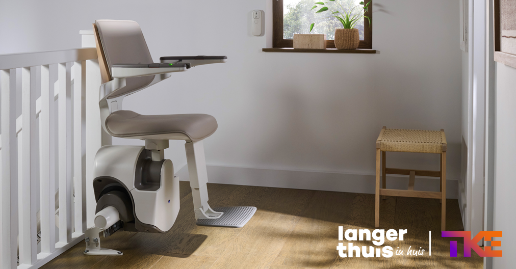 Traplift staat bovenaan de trap